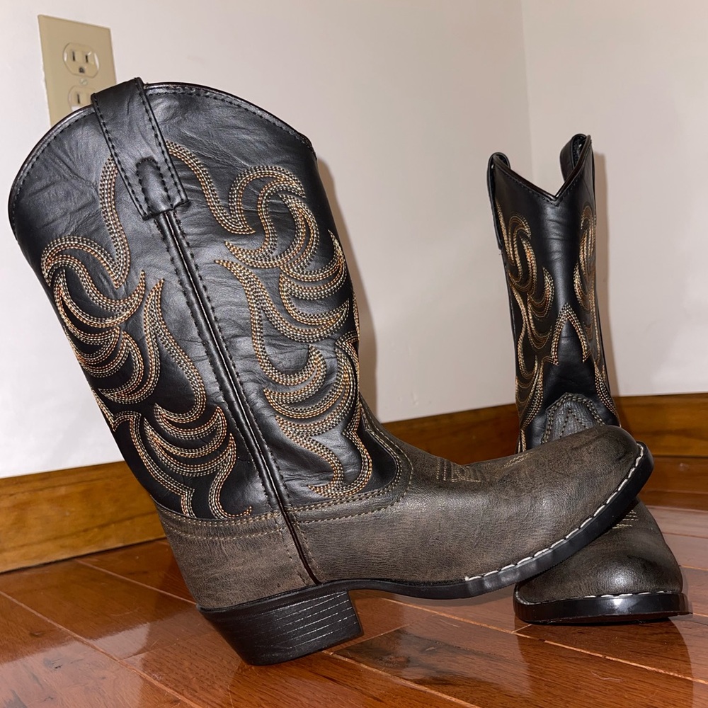 Boys Smoky Mountain Boots Size 4